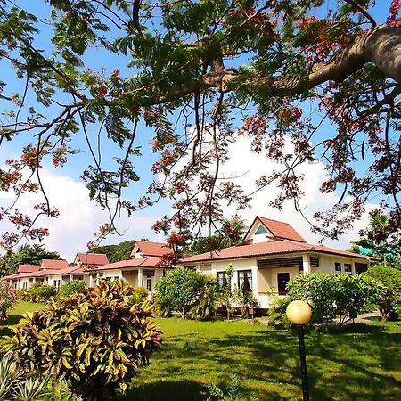 Attran Hotel Mawlamyine Bagian luar foto
