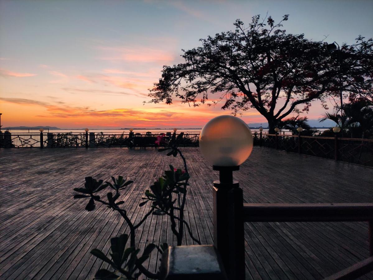 Attran Hotel Mawlamyine Bagian luar foto