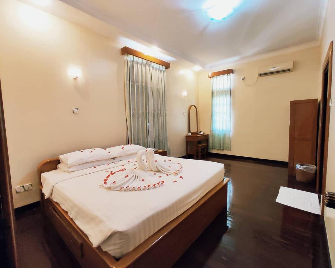 Attran Hotel Mawlamyine Bagian luar foto