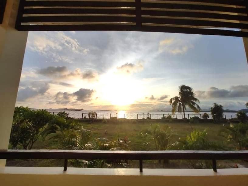 Attran Hotel Mawlamyine Bagian luar foto