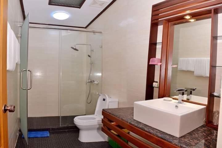 Attran Hotel Mawlamyine Bagian luar foto