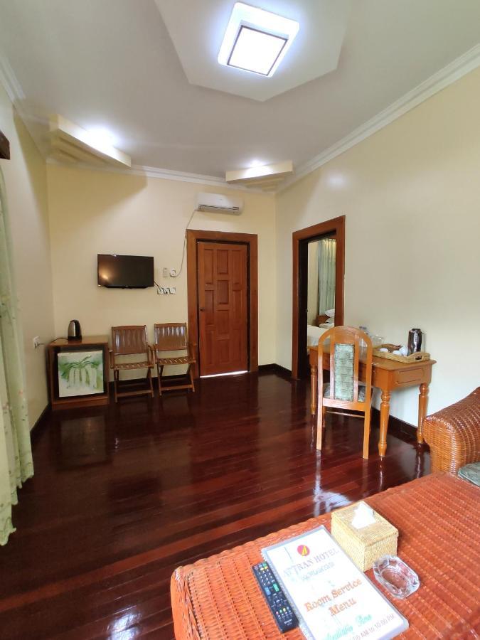 Attran Hotel Mawlamyine Bagian luar foto