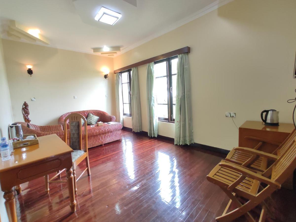 Attran Hotel Mawlamyine Bagian luar foto