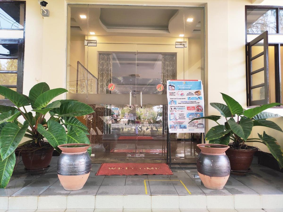 Attran Hotel Mawlamyine Bagian luar foto