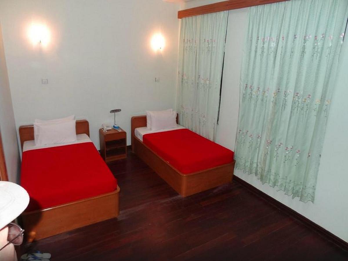 Attran Hotel Mawlamyine Bagian luar foto