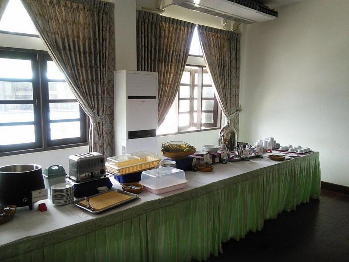 Attran Hotel Mawlamyine Bagian luar foto