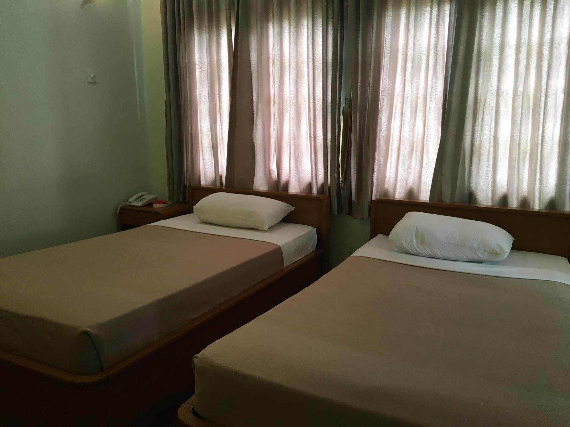 Attran Hotel Mawlamyine Bagian luar foto